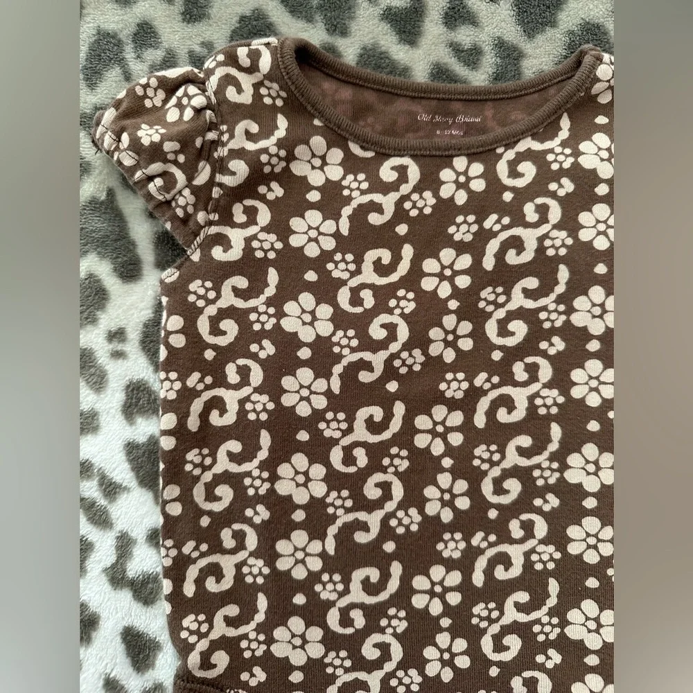 Old Navy Floral Onesie Bodysuit in Brown Size 6-12 Months